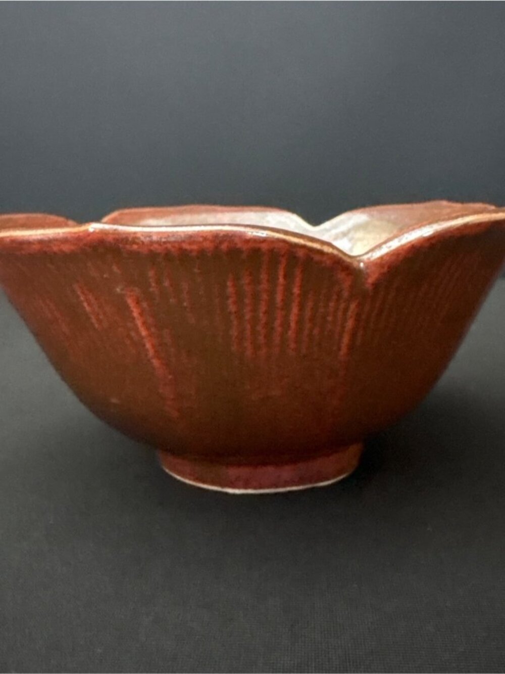Two-Tone Flower Shaped Bowl Glossy Reddish Brown Glaze Scalloped Rim Ribbed 6" - Picture 2 of 9